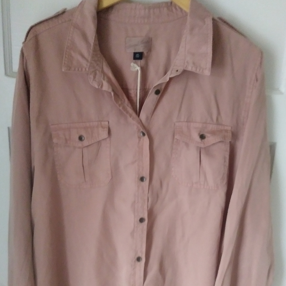NWT Universal Thread Button Top XXL